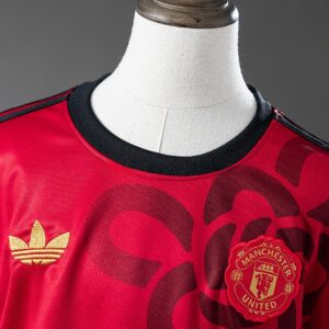 M-U 25/26 Cultural Story – Red Kids Kit Jersey – Replica Football Soccer Kit – S