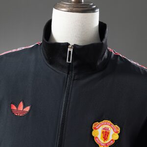 M-U Retro Windbreaker - Black – Replica Football Soccer Shirt – S–XXL