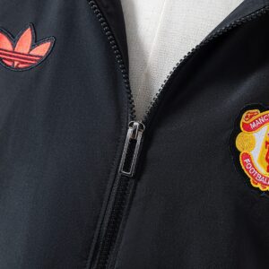 M-U Retro Windbreaker - Black – Replica Football Soccer Shirt – S–XXL
