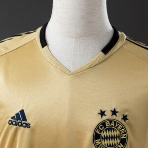 Bayern Munich 2004/05 Away Retro Jersey – Vintage Replica Football Soccer Shirt