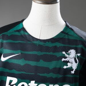 Sporting CP 25_26 Christmas Special Edition Kids Kit Jersey – Replica Football S