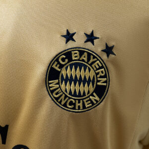 Bayern Munich 2004/05 Away Retro Jersey – Vintage Replica Football Soccer Shirt